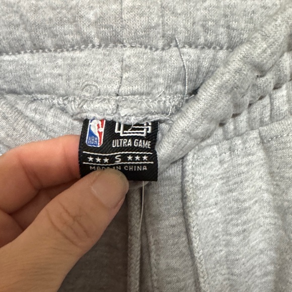 Knicks Men's Gray Joggers - Picture 3 of 5